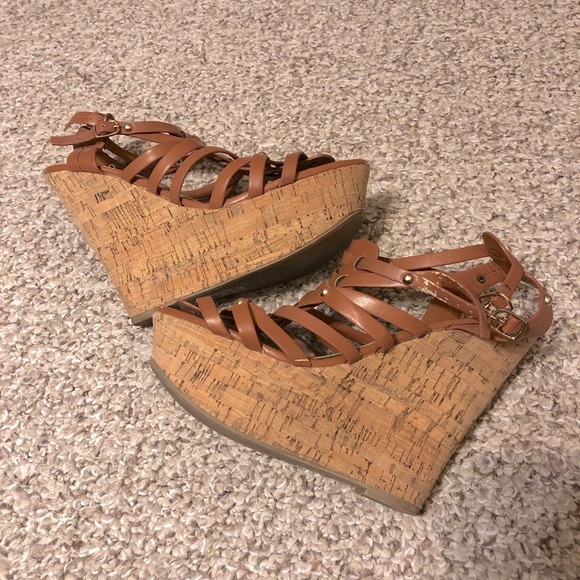 Nude Strappy Two Buckle Clasp Summer Wedge Sandals Size 8 - Picture 2 of 4